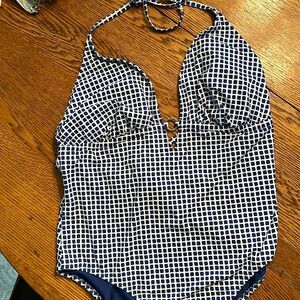 Vineyard vines one piece NWT, Size XXL